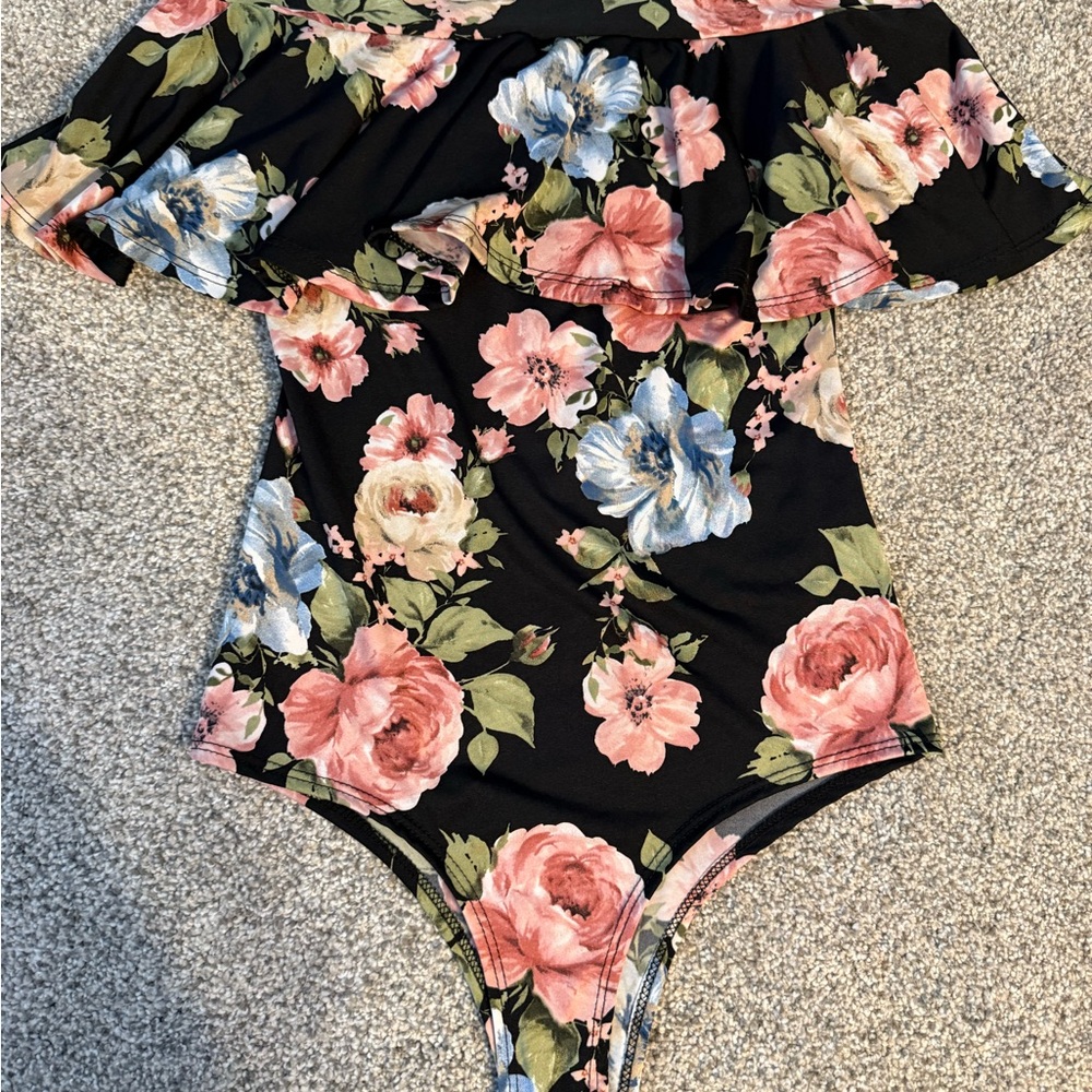 A3 Design Floral Patterned Garment